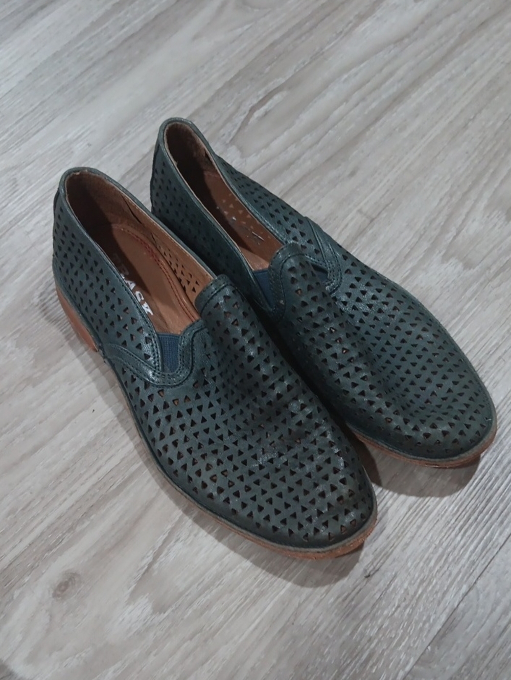 Trask Ali Perforated Slip-On Leather Loafers Dark Green Size 7.5